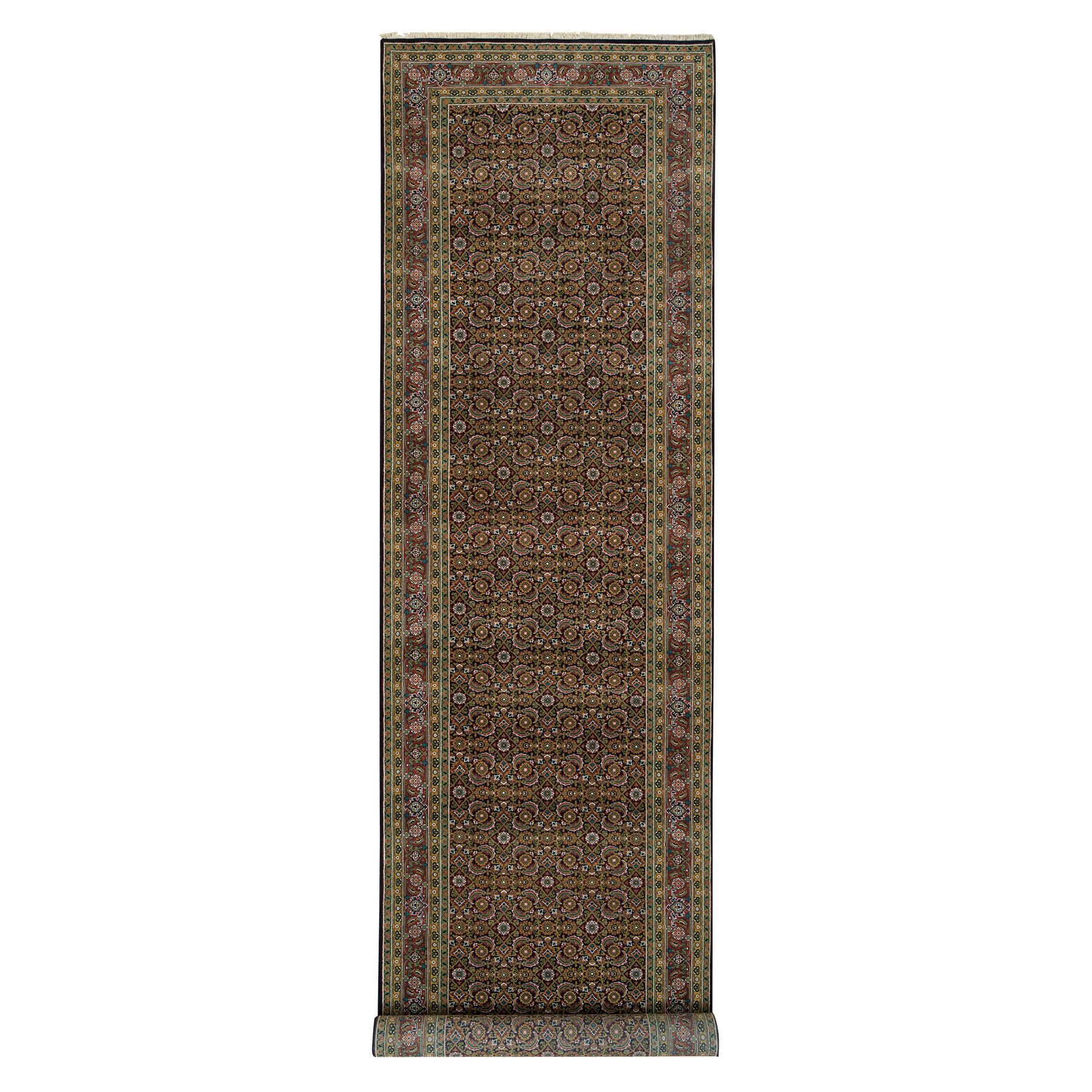 Traditional Rugs LUV592182